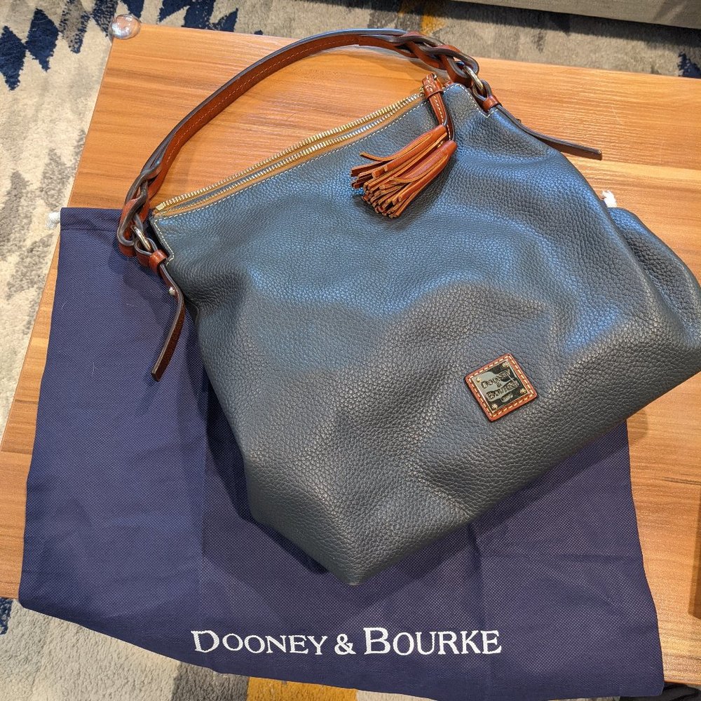 Pebble Grain Leather Shoulder bag with tassel
